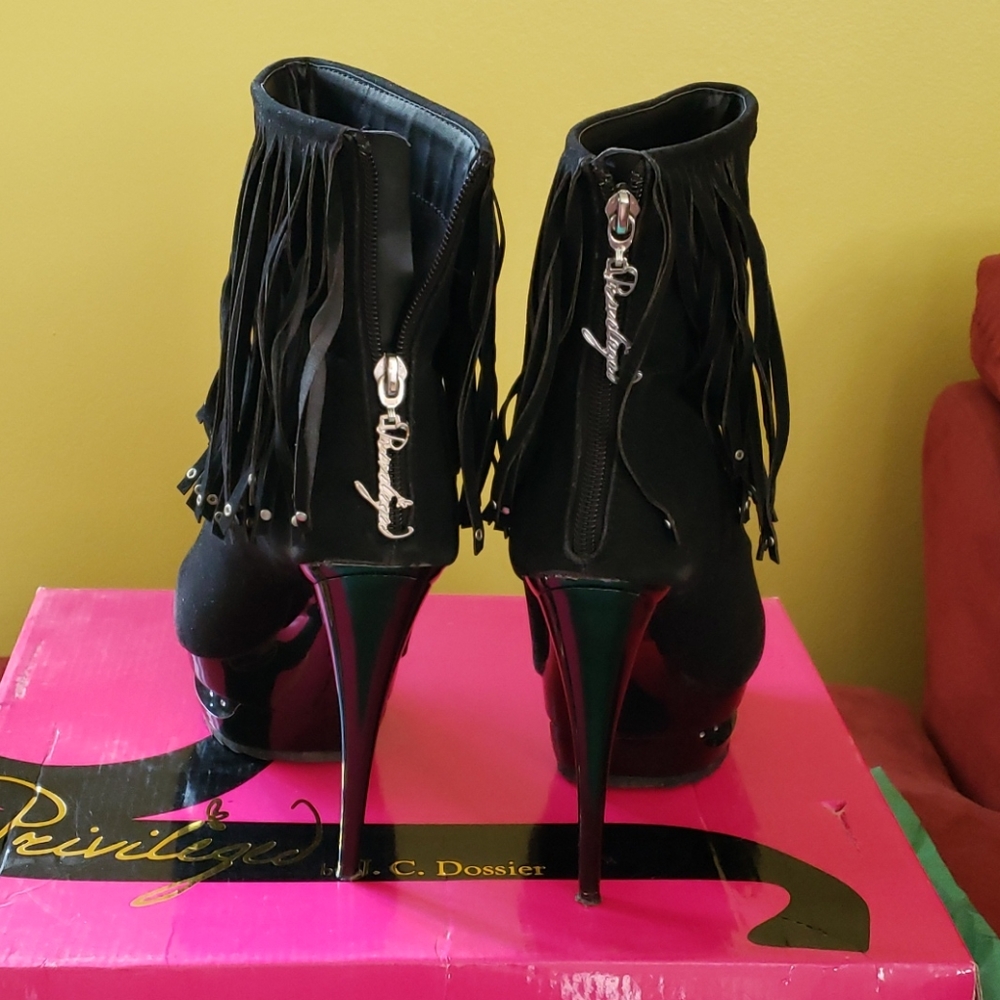Shoe - Picture 4 of 4